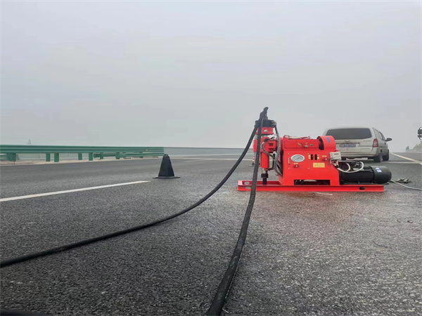 塔城马路路基路面开裂下沉注浆加固灌浆